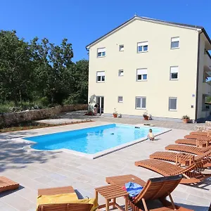 https://apartments-bellator.primorje-gorskikotar.com